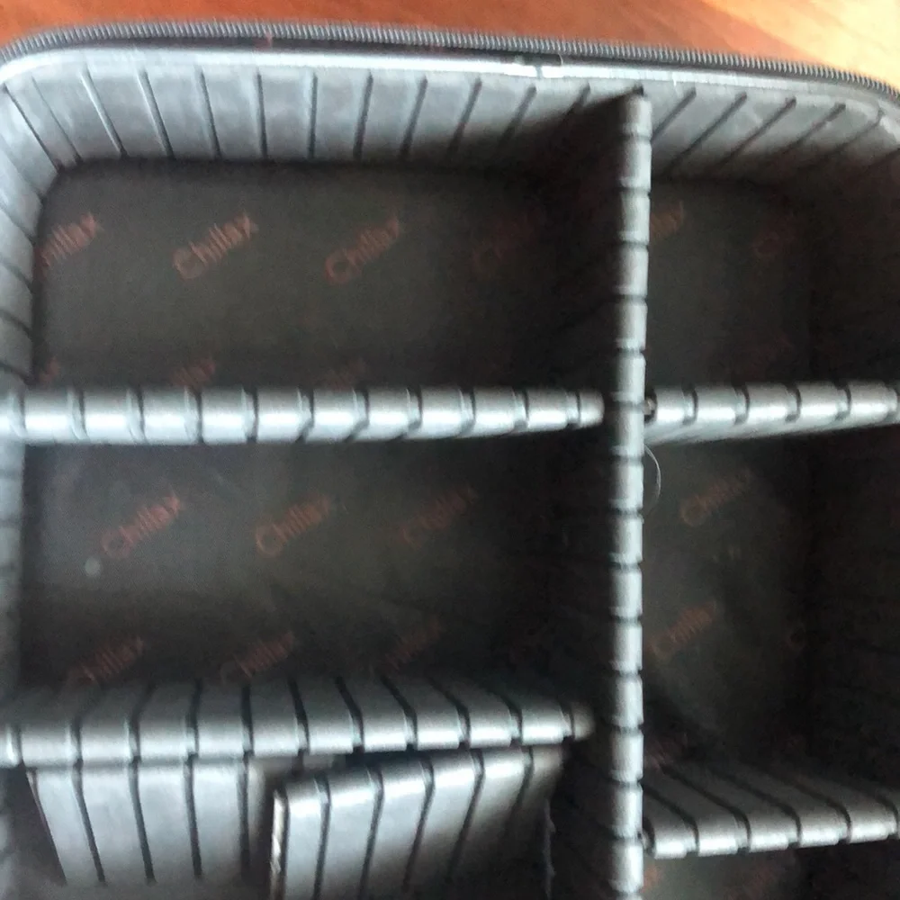 Great Carry-on or Storage Make-up Bag - Picture 6 of 6